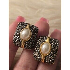 G44 - Faux Pearl Clip Earrings